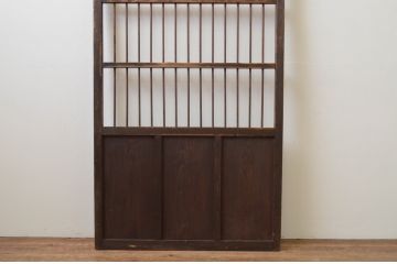アンティーク建具　経年を感じる風合いが魅力の鉄格子入り引き戸1枚(引き戸、建具)(R‐067375)