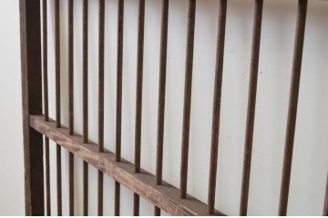アンティーク建具　経年を感じる風合いが魅力の鉄格子入り引き戸1枚(引き戸、建具)(R‐067375)