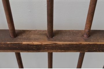 アンティーク建具　経年を感じる風合いが魅力の鉄格子入り引き戸1枚(引き戸、建具)(R‐067375)