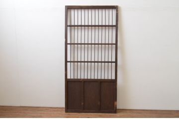 アンティーク建具　経年を感じる風合いが魅力の鉄格子入り引き戸1枚(引き戸、建具)(R‐067375)