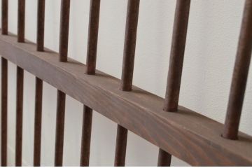 アンティーク建具　経年を感じる風合いが魅力の鉄格子入り引き戸1枚(引き戸、建具)(R‐067375)