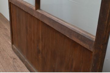 アンティーク建具　経年を感じさせる木味が魅力のガラス戸1枚(引き戸)(R‐067376)