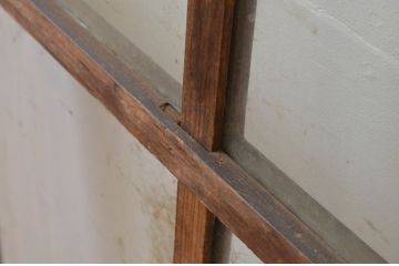 アンティーク建具　経年を感じさせる木味が味わい深いマス目(升目)のガラス戸1枚(引き戸、ガラス戸)(R‐067379)