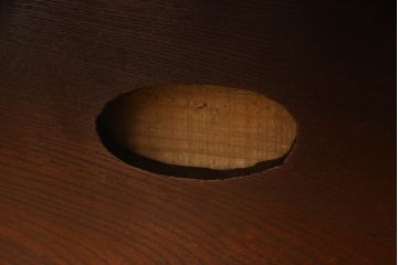 和製アンティーク　極厚天板　総欅(ケヤキ)材　趣ある佇まいが目を引く重厚な関西火鉢(囲炉裏テーブル、長火鉢、木製火鉢、座卓)(R-067381)