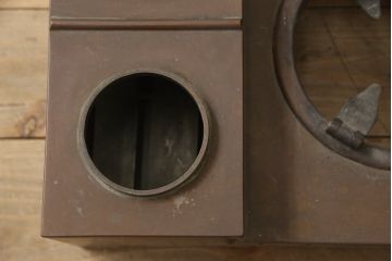 和製アンティーク　極厚天板　総欅(ケヤキ)材　趣ある佇まいが目を引く重厚な関西火鉢(囲炉裏テーブル、長火鉢、木製火鉢、座卓)(R-067381)