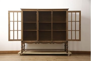 和製ビンテージ　神戸洋家具　オーク材　クラシカルなデザインがお洒落なサイドキャビネット(サイドボード、収納棚、戸棚、飾り棚、ヴィンテージ)(R-067430)