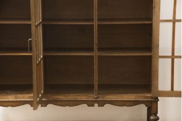 和製ビンテージ　神戸洋家具　オーク材　クラシカルなデザインがお洒落なサイドキャビネット(サイドボード、収納棚、戸棚、飾り棚、ヴィンテージ)(R-067430)