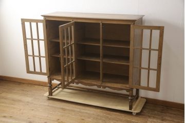 和製ビンテージ　神戸洋家具　オーク材　クラシカルなデザインがお洒落なサイドキャビネット(サイドボード、収納棚、戸棚、飾り棚、ヴィンテージ)(R-067430)