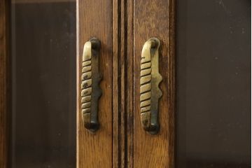 和製ビンテージ　神戸洋家具　オーク材　クラシカルなデザインがお洒落なサイドキャビネット(サイドボード、収納棚、戸棚、飾り棚、ヴィンテージ)(R-067430)