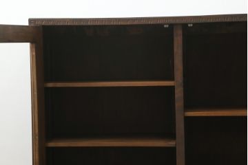 中古　軽井沢彫り　細やかな桜の彫刻が魅力の収納棚(飾り棚、戸棚、サイドキャビネット、サイドボード、本箱、ブックケース)(R-067433)