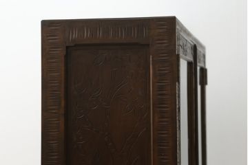 中古　軽井沢彫り　細やかな桜の彫刻が魅力の収納棚(飾り棚、戸棚、サイドキャビネット、サイドボード、本箱、ブックケース)(R-067433)