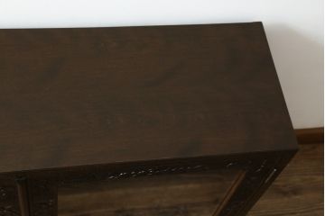 中古　軽井沢彫り　細やかな桜の彫刻が魅力の収納棚(飾り棚、戸棚、サイドキャビネット、サイドボード、本箱、ブックケース)(R-067433)