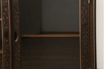 中古　軽井沢彫り　細やかな桜の彫刻が魅力の収納棚(飾り棚、戸棚、サイドキャビネット、サイドボード、本箱、ブックケース)(R-067433)