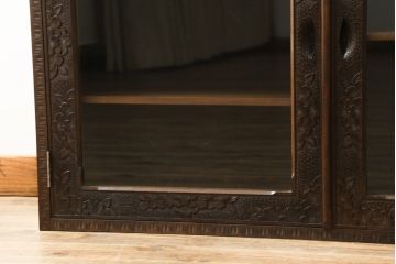 中古　軽井沢彫り　細やかな桜の彫刻が魅力の収納棚(飾り棚、戸棚、サイドキャビネット、サイドボード、本箱、ブックケース)(R-067433)
