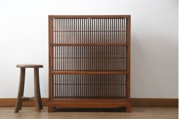 中古　新古品　超美品!!　ニレ材　落ち着いた和の趣漂う格子入り飾り棚(オープンラック、書棚、本棚、ブックシェルフ)(R-067435)