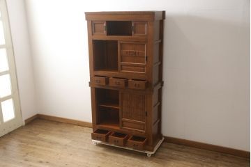 新古品　超美品　中古　楡(ニレ)材　総無垢材　品のある佇まいが魅力の三尺水屋箪笥(重ね箪笥、茶箪笥、戸棚、収納棚、食器棚、キャビネット)(定価約55万円)(R-067438)