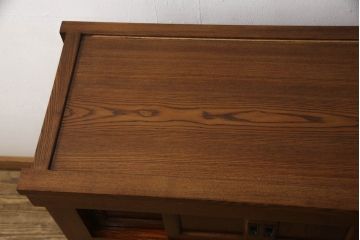 新古品　超美品　中古　楡(ニレ)材　総無垢材　品のある佇まいが魅力の水屋箪笥サイドボード(サイドキャビネット、茶箪笥、戸棚、収納棚)(R-067439)