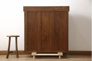 新古品　超美品　中古　楡(ニレ)材　総無垢材　品のある佇まいが魅力の水屋箪笥サイドボード(サイドキャビネット、茶箪笥、戸棚、収納棚)(R-067439)