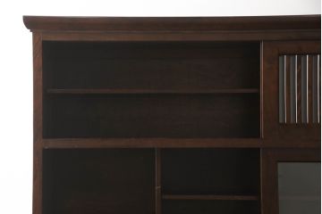 中古　九州民芸家具　整然と並ぶ縦桟引き戸が和モダンな雰囲気を醸し出す食器棚(収納棚、戸棚、キャビネット)(定価約90万円)(R-067443)