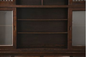 中古　九州民芸家具　整然と並ぶ縦桟引き戸が和モダンな雰囲気を醸し出す食器棚(収納棚、戸棚、キャビネット)(定価約90万円)(R-067443)