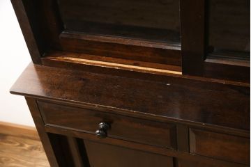 中古　九州民芸家具　整然と並ぶ縦桟引き戸が和モダンな雰囲気を醸し出す食器棚(収納棚、戸棚、キャビネット)(定価約90万円)(R-067443)
