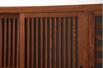 新古品　未使用品　中古　楡(ニレ)材　上質な和の空間を演出する二段重ね水屋箪笥(和風キャビネット、食器棚、収納棚、戸棚)(定価約120万円)(R-067445)