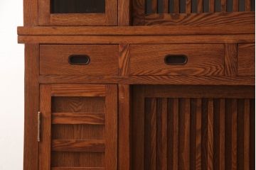 新古品　未使用品　中古　楡(ニレ)材　上質な和の空間を演出する二段重ね水屋箪笥(和風キャビネット、食器棚、収納棚、戸棚)(定価約120万円)(R-067445)