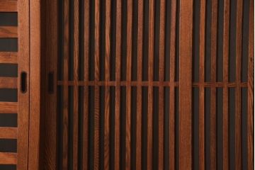 新古品　未使用品　中古　楡(ニレ)材　上質な和の空間を演出する水屋箪笥サイドボード(サイドキャビネット、リビングボード、収納棚、戸棚)(R-067446)