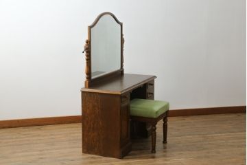中古　三越家具(現カントリーハウス)　Brugge(ブルージュ)　オーク材　クラシカルな雰囲気漂うドレッサーとスツールのセット(化粧台、鏡台、ミラー、イス、椅子、チェア)(定価約33万円)(R-067454)