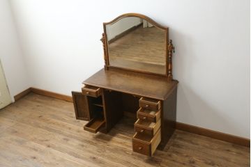 中古　三越家具(現カントリーハウス)　Brugge(ブルージュ)　オーク材　クラシカルな雰囲気漂うドレッサーとスツールのセット(化粧台、鏡台、ミラー、イス、椅子、チェア)(定価約33万円)(R-067454)