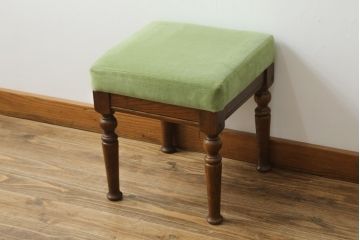中古　三越家具(現カントリーハウス)　Brugge(ブルージュ)　オーク材　クラシカルな雰囲気漂うドレッサーとスツールのセット(化粧台、鏡台、ミラー、イス、椅子、チェア)(定価約33万円)(R-067454)
