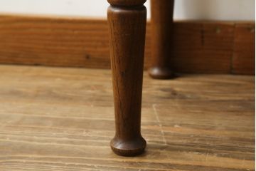 中古　三越家具(現カントリーハウス)　Brugge(ブルージュ)　オーク材　クラシカルな雰囲気漂うドレッサーとスツールのセット(化粧台、鏡台、ミラー、イス、椅子、チェア)(定価約33万円)(R-067454)