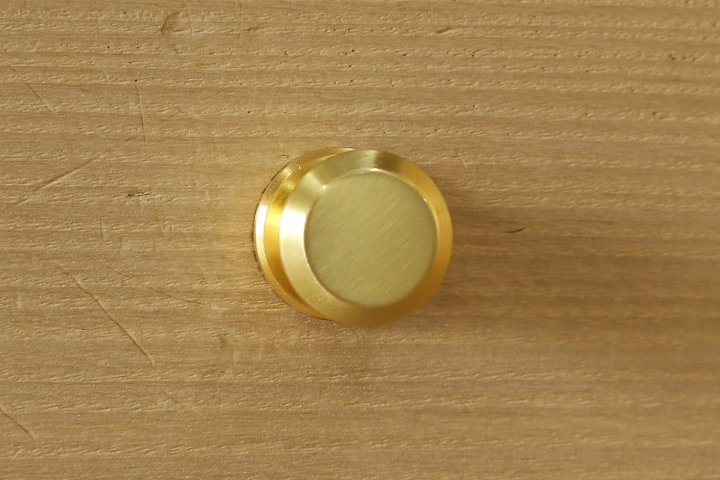 中古　蒔絵入り　1級技能士　龍上忠志作　花の絵柄がかわいらしくも品を感じさせる総桐箪笥(胴厚、四方丸、和箪笥、桐たんす、収納タンス、衣装箪笥、着物箪笥、引き出し)(定価約160万円)(R-067461)