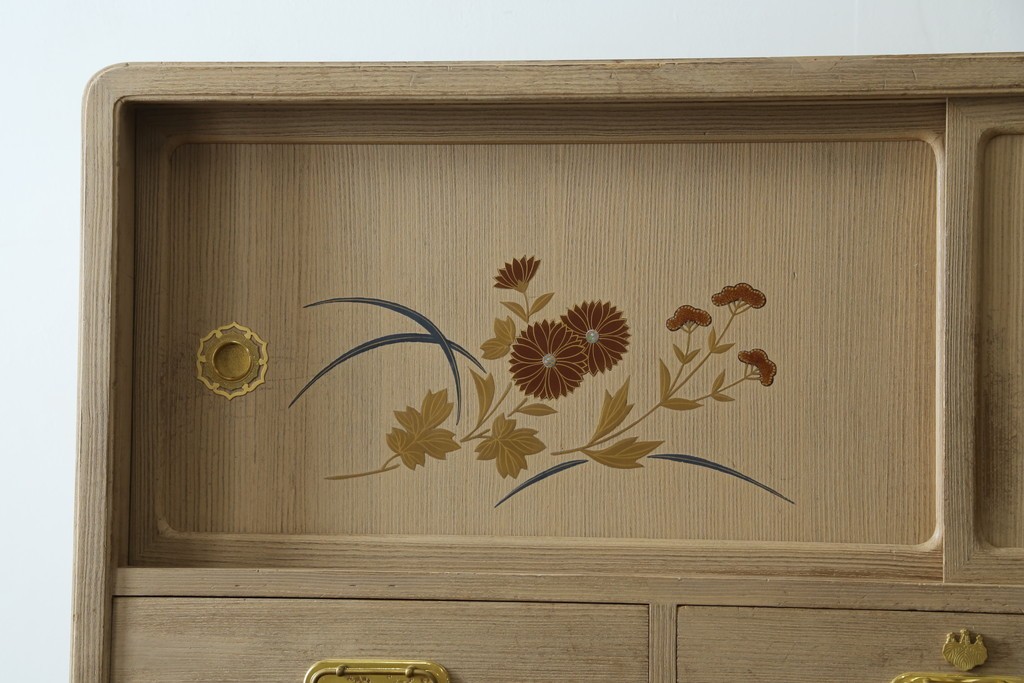 中古　蒔絵入り　1級技能士　龍上忠志作　花の絵柄がかわいらしくも品を感じさせる総桐箪笥(胴厚、四方丸、和箪笥、桐たんす、収納タンス、衣装箪笥、着物箪笥、引き出し)(定価約160万円)(R-067461)