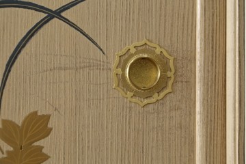 中古　蒔絵入り　1級技能士　龍上忠志作　花の絵柄がかわいらしくも品を感じさせる総桐箪笥(胴厚、四方丸、和箪笥、桐たんす、収納タンス、衣装箪笥、着物箪笥、引き出し)(定価約160万円)(R-067461)