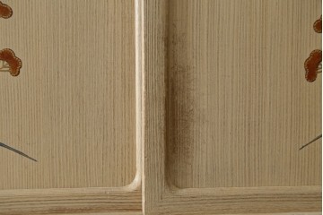 中古　蒔絵入り　1級技能士　龍上忠志作　花の絵柄がかわいらしくも品を感じさせる総桐箪笥(胴厚、四方丸、和箪笥、桐たんす、収納タンス、衣装箪笥、着物箪笥、引き出し)(定価約160万円)(R-067461)