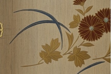 中古　蒔絵入り　1級技能士　龍上忠志作　花の絵柄がかわいらしくも品を感じさせる総桐箪笥(胴厚、四方丸、和箪笥、桐たんす、収納タンス、衣装箪笥、着物箪笥、引き出し)(定価約160万円)(R-067461)