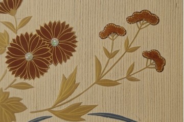 中古　蒔絵入り　1級技能士　龍上忠志作　花の絵柄がかわいらしくも品を感じさせる総桐箪笥(胴厚、四方丸、和箪笥、桐たんす、収納タンス、衣装箪笥、着物箪笥、引き出し)(定価約160万円)(R-067461)