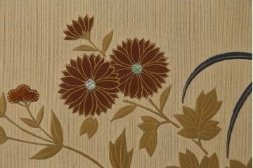 中古　蒔絵入り　1級技能士　龍上忠志作　花の絵柄がかわいらしくも品を感じさせる総桐箪笥(胴厚、四方丸、和箪笥、桐たんす、収納タンス、衣装箪笥、着物箪笥、引き出し)(定価約160万円)(R-067461)