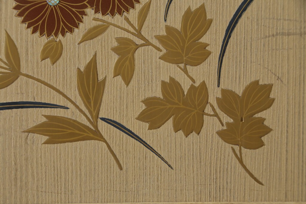 中古　蒔絵入り　1級技能士　龍上忠志作　花の絵柄がかわいらしくも品を感じさせる総桐箪笥(胴厚、四方丸、和箪笥、桐たんす、収納タンス、衣装箪笥、着物箪笥、引き出し)(定価約160万円)(R-067461)