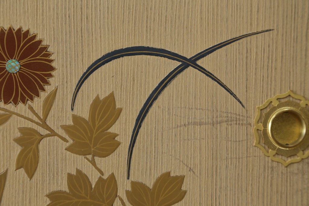 中古　蒔絵入り　1級技能士　龍上忠志作　花の絵柄がかわいらしくも品を感じさせる総桐箪笥(胴厚、四方丸、和箪笥、桐たんす、収納タンス、衣装箪笥、着物箪笥、引き出し)(定価約160万円)(R-067461)