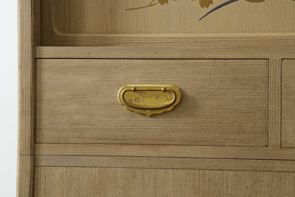 中古　蒔絵入り　1級技能士　龍上忠志作　花の絵柄がかわいらしくも品を感じさせる総桐箪笥(胴厚、四方丸、和箪笥、桐たんす、収納タンス、衣装箪笥、着物箪笥、引き出し)(定価約160万円)(R-067461)