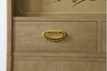 中古　蒔絵入り　1級技能士　龍上忠志作　花の絵柄がかわいらしくも品を感じさせる総桐箪笥(胴厚、四方丸、和箪笥、桐たんす、収納タンス、衣装箪笥、着物箪笥、引き出し)(定価約160万円)(R-067461)