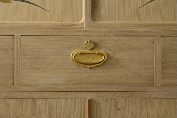 中古　蒔絵入り　1級技能士　龍上忠志作　花の絵柄がかわいらしくも品を感じさせる総桐箪笥(胴厚、四方丸、和箪笥、桐たんす、収納タンス、衣装箪笥、着物箪笥、引き出し)(定価約160万円)(R-067461)