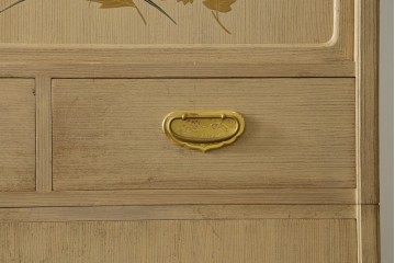 中古　蒔絵入り　1級技能士　龍上忠志作　花の絵柄がかわいらしくも品を感じさせる総桐箪笥(胴厚、四方丸、和箪笥、桐たんす、収納タンス、衣装箪笥、着物箪笥、引き出し)(定価約160万円)(R-067461)