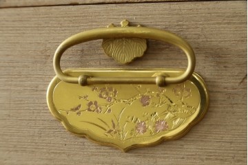 中古　蒔絵入り　1級技能士　龍上忠志作　花の絵柄がかわいらしくも品を感じさせる総桐箪笥(胴厚、四方丸、和箪笥、桐たんす、収納タンス、衣装箪笥、着物箪笥、引き出し)(定価約160万円)(R-067461)