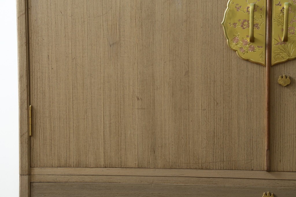 中古　蒔絵入り　1級技能士　龍上忠志作　花の絵柄がかわいらしくも品を感じさせる総桐箪笥(胴厚、四方丸、和箪笥、桐たんす、収納タンス、衣装箪笥、着物箪笥、引き出し)(定価約160万円)(R-067461)