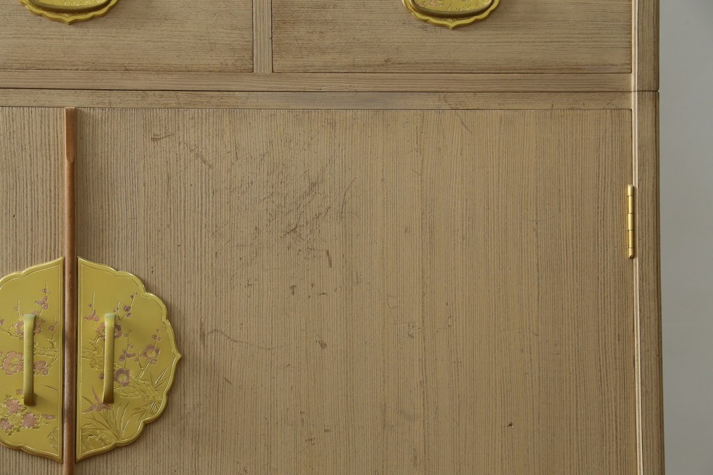 中古　蒔絵入り　1級技能士　龍上忠志作　花の絵柄がかわいらしくも品を感じさせる総桐箪笥(胴厚、四方丸、和箪笥、桐たんす、収納タンス、衣装箪笥、着物箪笥、引き出し)(定価約160万円)(R-067461)