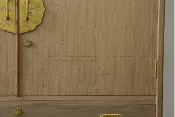 中古　蒔絵入り　1級技能士　龍上忠志作　花の絵柄がかわいらしくも品を感じさせる総桐箪笥(胴厚、四方丸、和箪笥、桐たんす、収納タンス、衣装箪笥、着物箪笥、引き出し)(定価約160万円)(R-067461)