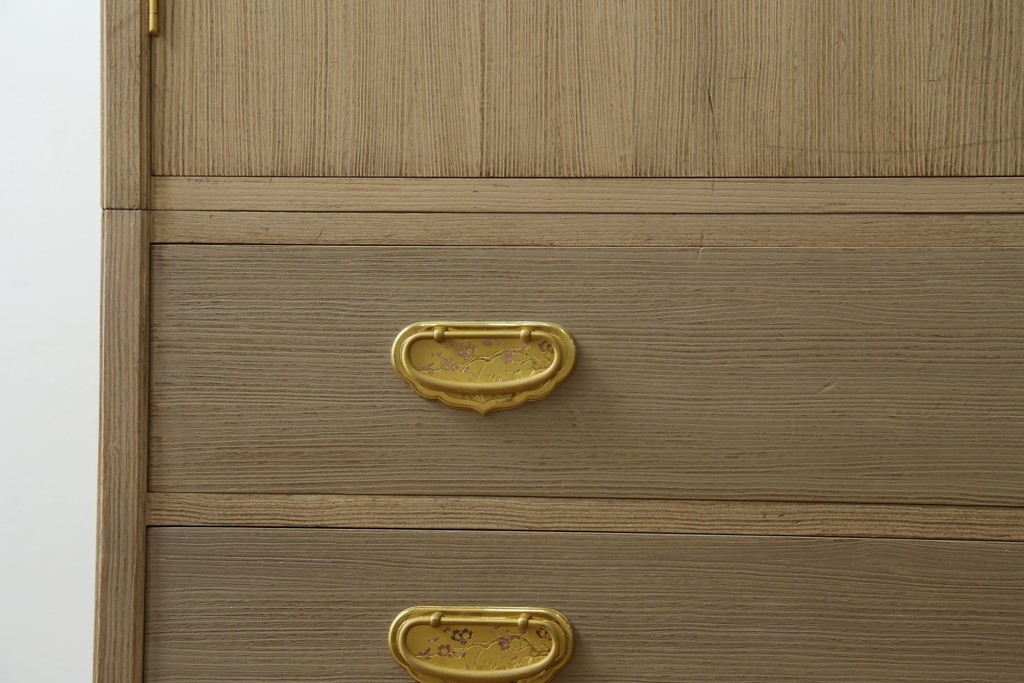 中古　蒔絵入り　1級技能士　龍上忠志作　花の絵柄がかわいらしくも品を感じさせる総桐箪笥(胴厚、四方丸、和箪笥、桐たんす、収納タンス、衣装箪笥、着物箪笥、引き出し)(定価約160万円)(R-067461)